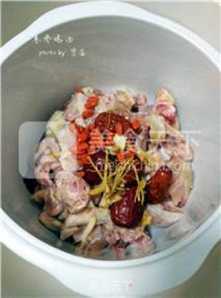 【enriching Qi and Nourishing Blood】red Dates and Ginseng Chicken Soup recipe