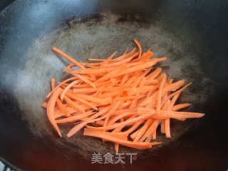 Stir-fried Black Bean Sprouts with Carrots recipe