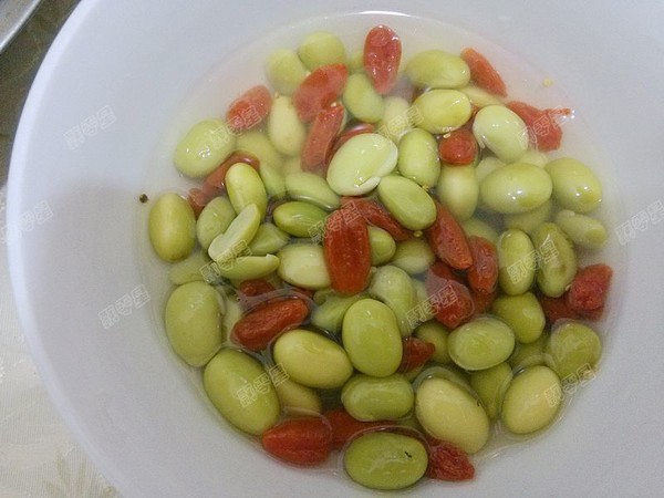 Chinese Wolfberry Mixed with Green Beans recipe