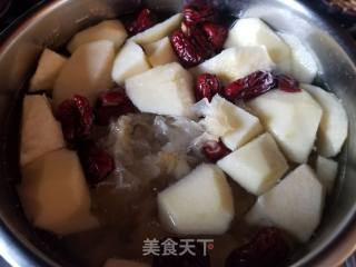 Apple Snow Fungus and Yam Soup recipe