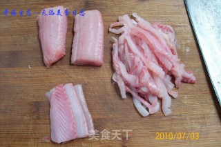 [1 Piece of Black Fish and 6 Dishes]-one of "fried Fish Fillet with Green Pepper and Zizania" recipe