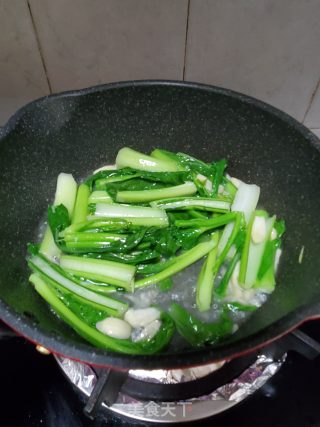 Stir-fried Chi Choy Heart with Garlic Slices recipe
