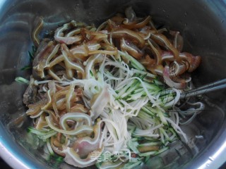 #trust之美#enoki Mushroom Mixed with Pig Ears recipe