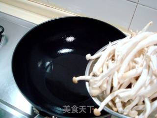 Stir-fried "dry Stir-fried Mushrooms" recipe