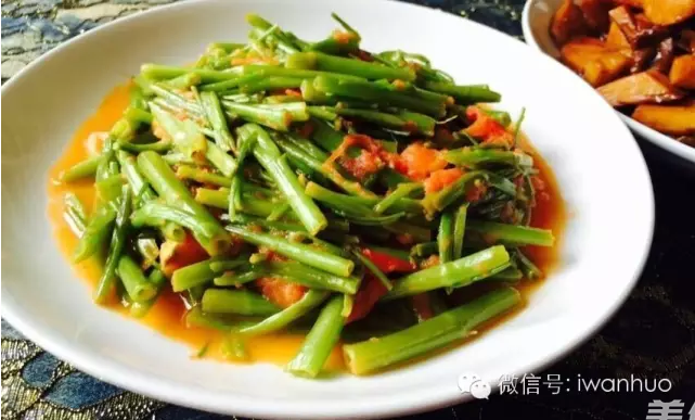 Stir-fried Water Spinach with Tomatoes recipe