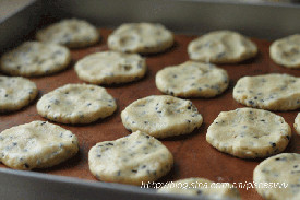 Whole Wheat Black Sesame Biscuits recipe