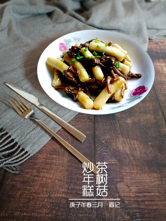 Stir-fried Rice Cake with Tea Tree Mushroom recipe