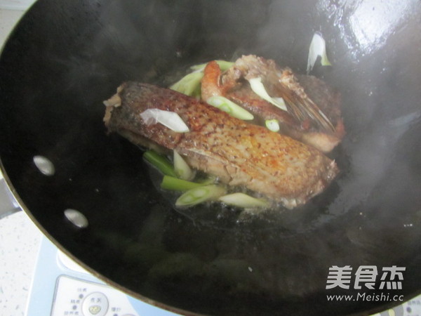 Grilled Fish with Pickled Cabbage recipe