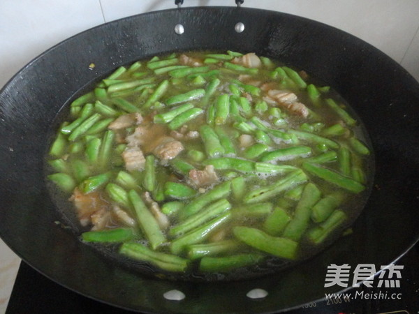 Braised Noodles with Beans recipe