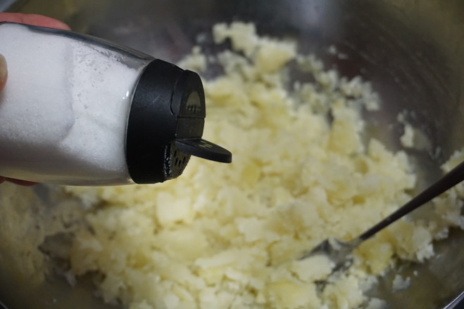 Learn The Simple and Delicious Japanese Mashed Potato Salad in 1 Minute recipe