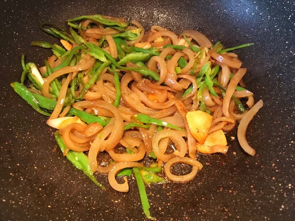 Stir-fried Pork Skin with Green Pepper recipe