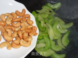 Stir-fried Celery with Cashew Nuts recipe