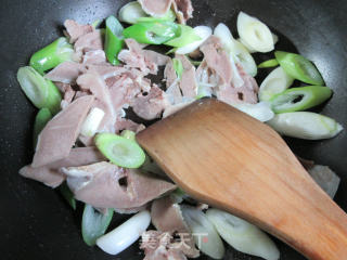 Stir-fried Pork Tongue with Green Onions recipe