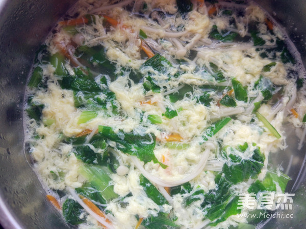 Enoki Mushroom and Vegetable Soup recipe