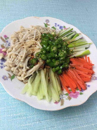 Enoki Mushrooms Mixed with Green Onions recipe