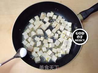 After The Holiday, Scraping Oil from The Intestines-braised Tofu with Rich Sauce and Laoganma Version recipe