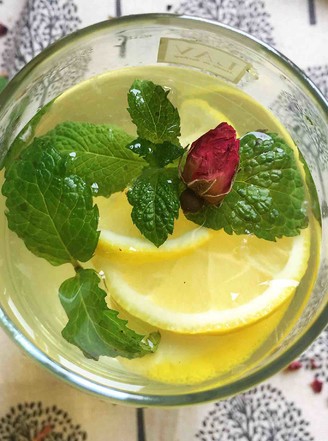 Refreshing Honey Mint Lemonade recipe