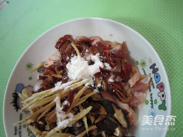 Steamed Chicken with Red Dates and Beiqi recipe