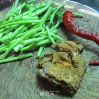 Stir-fried Cured Chicken with Cai Geng Zi recipe