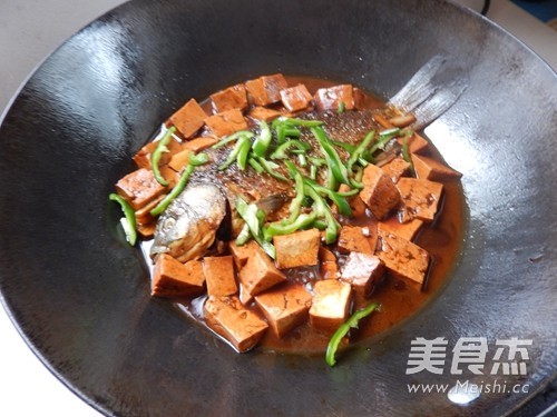 Braised Crucian Carp Tofu recipe