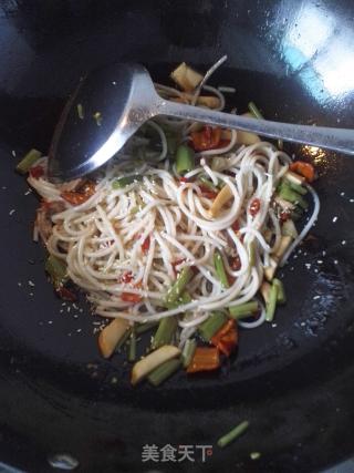 Fried Round Noodles with Vegetables recipe