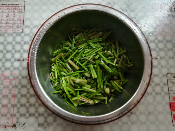 Stir-fried Bacon with Wild Celery recipe