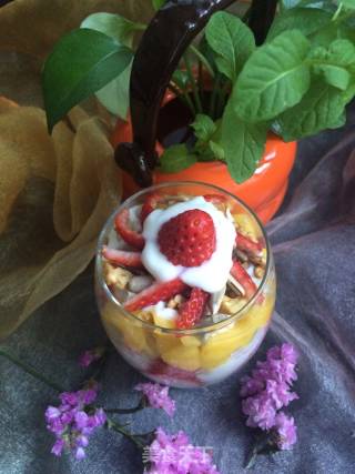 Nut Yogurt Cup recipe