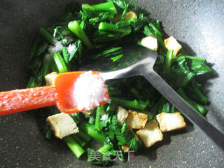 Stir-fried Rape Root with Fish Tofu recipe