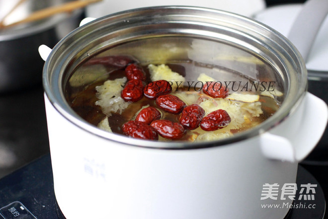 Peach Gum White Fungus and Sydney Soup recipe