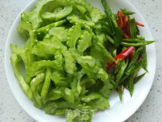 Stirred Bitter Gourd with Shredded Pork recipe