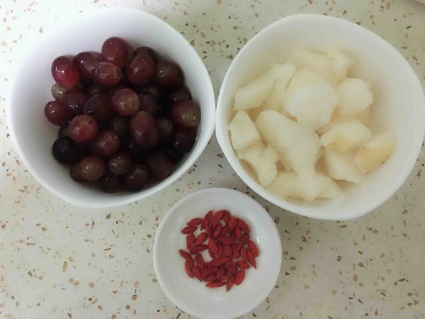 White Fungus, Grape and White Pear Soup recipe