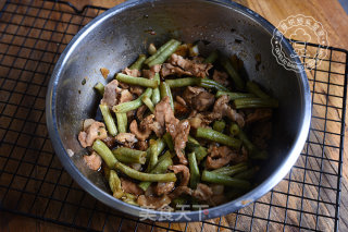 Steamed Noodles with Beans recipe