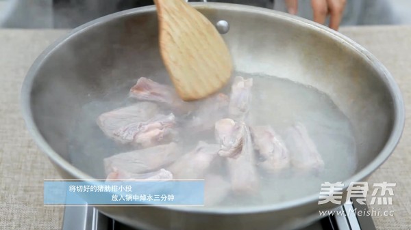 Chrysanthemum Pork Ribs Soup recipe