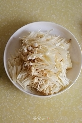 [scrambled Eggs with Enoki Mushroom] It's Delicious If You Mix It Up recipe