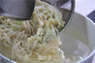 Su Xin Jujing Serves Iced Colorful Enoki Mushrooms recipe