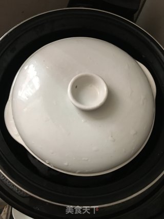 Stewed Chicken Soup with Angelica, Red Dates and Wolfberry recipe