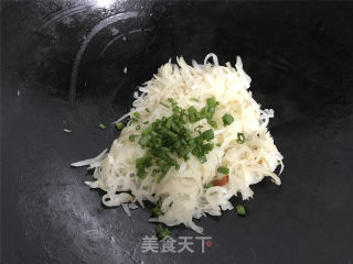 Spicy Stir-fried Shredded Carrot recipe