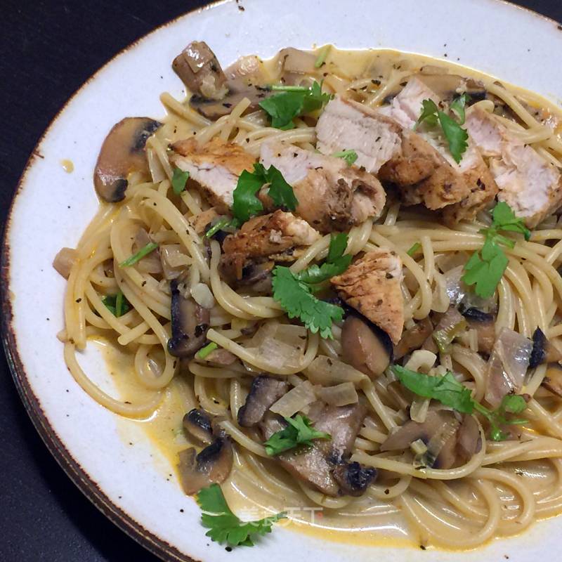 Pasta with Mushrooms and Chicken