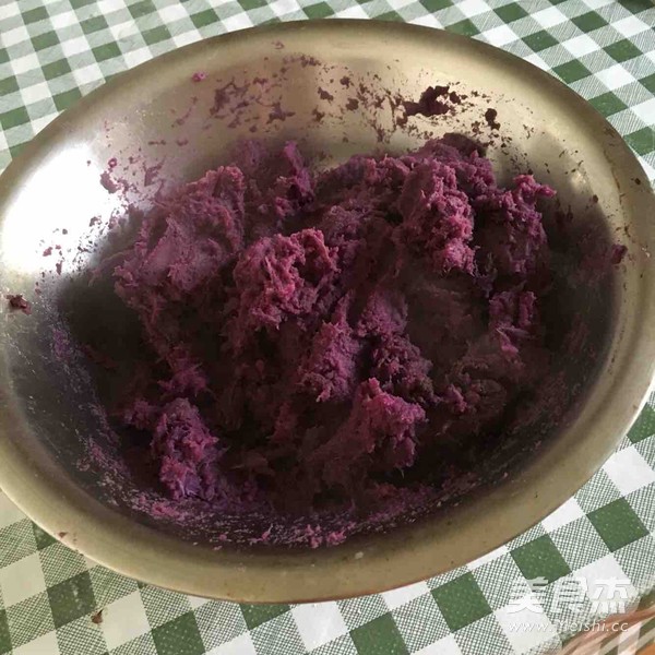 Purple Sweet Potato Hydrangea Bun recipe