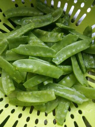 Stir-fried Water Chestnuts with Snow Pea recipe