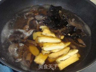 A Pot of Fresh Sea Cucumbers recipe