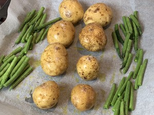 Roasted Potatoes with Rosemary, Wouldn't It be Fragrant to Roast Them Like This! recipe