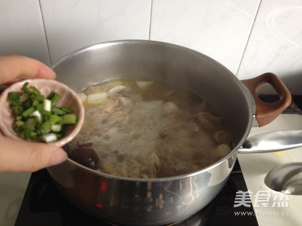 Mushroom and White Radish Chicken Soup recipe