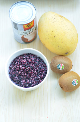 A Gorgeous Way to Eat Breakfast Porridge --- Coconut Fragrant Black Rice Fruit Porridge recipe