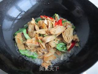 Thousands of Stir-fried Hang Peppers recipe