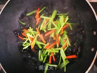 Celery Stir-fried Fungus recipe
