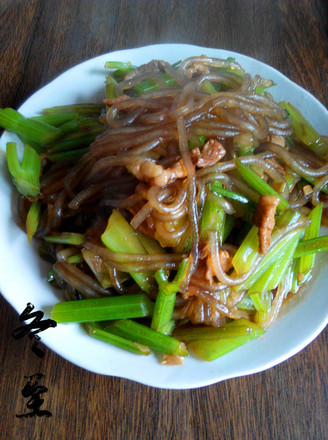 Celery Stir-fried Noodles recipe