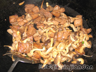 Stir-fried Pork with Matsutake recipe