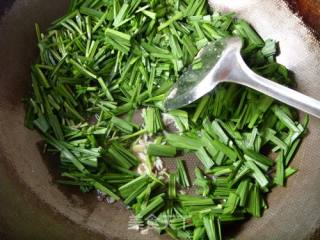 Strong Hometown Flavor-----------stir-fried Shrimp Skin with Chives recipe