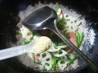 Stir-fried Lotus Root with Ham and Leek Flower recipe